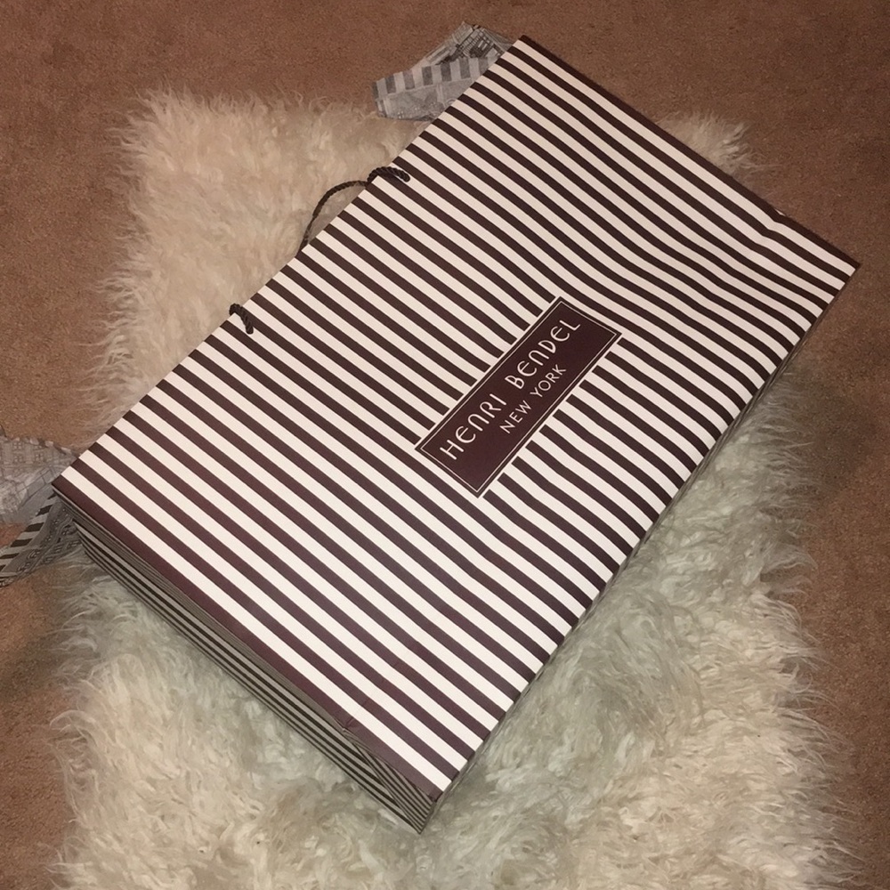 ⭐️XL-Henri Bendel shopping bag and tissue paper
